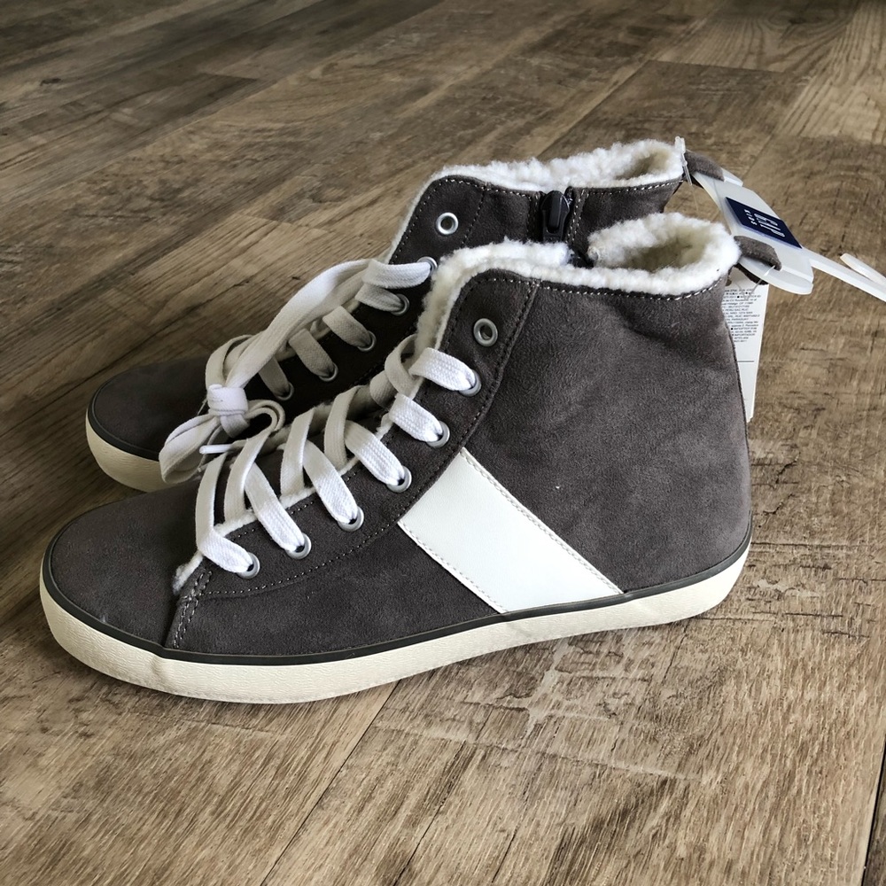 NWT GAP Kids Boys Gray Sherpa Sneakers.